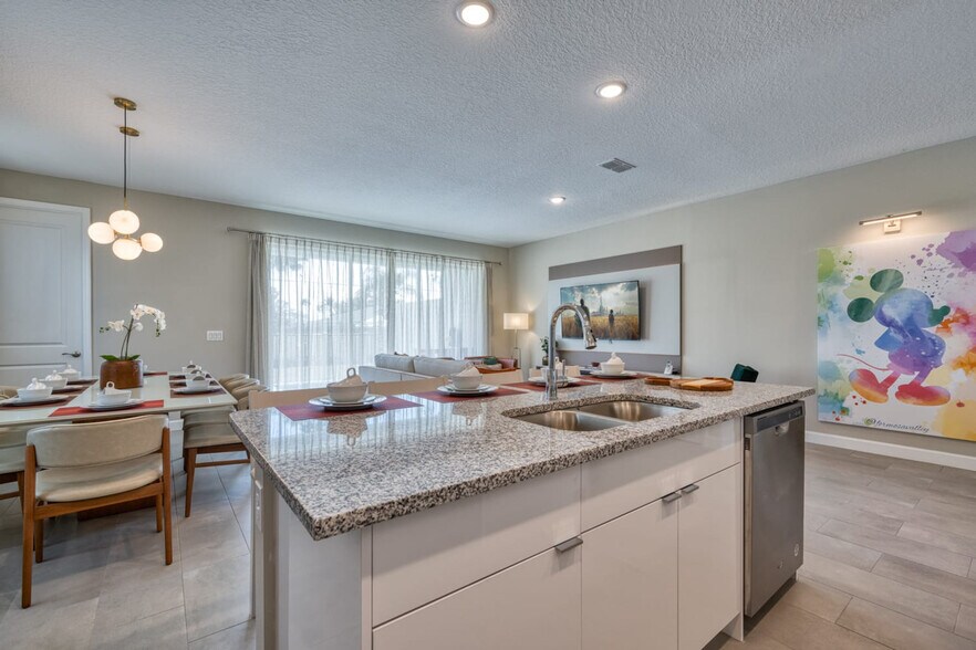Building Photo - 8013 Formosa Vly Pl