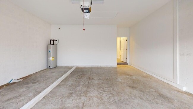 Building Photo - 7949 Lakes Edge Ln