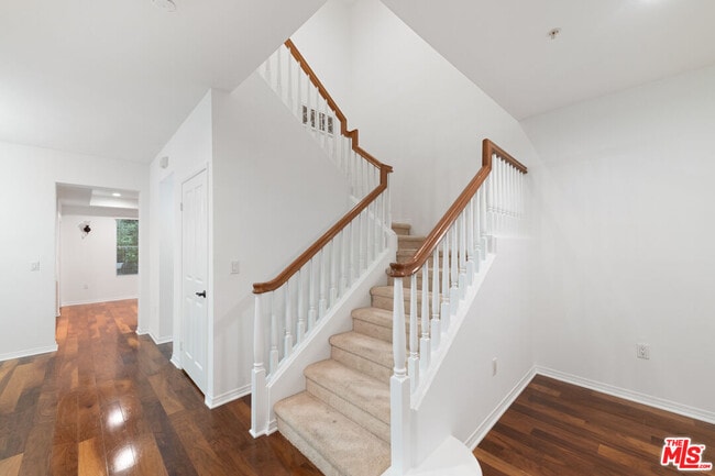 Building Photo - 6020 S Seabluff Dr