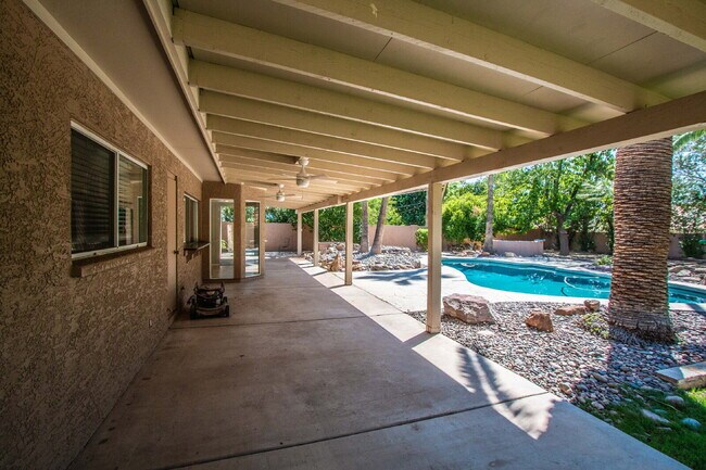 Building Photo - 4BR Entertainers Dream, McCormick Ranch