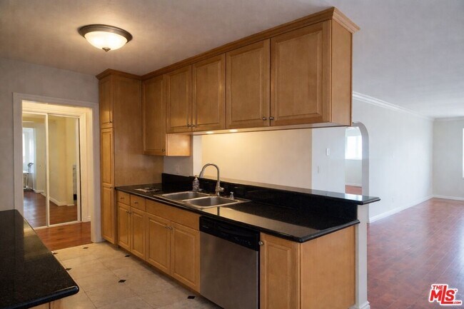 Building Photo - 2616 5th St