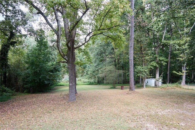 Building Photo - 2058 River Rd