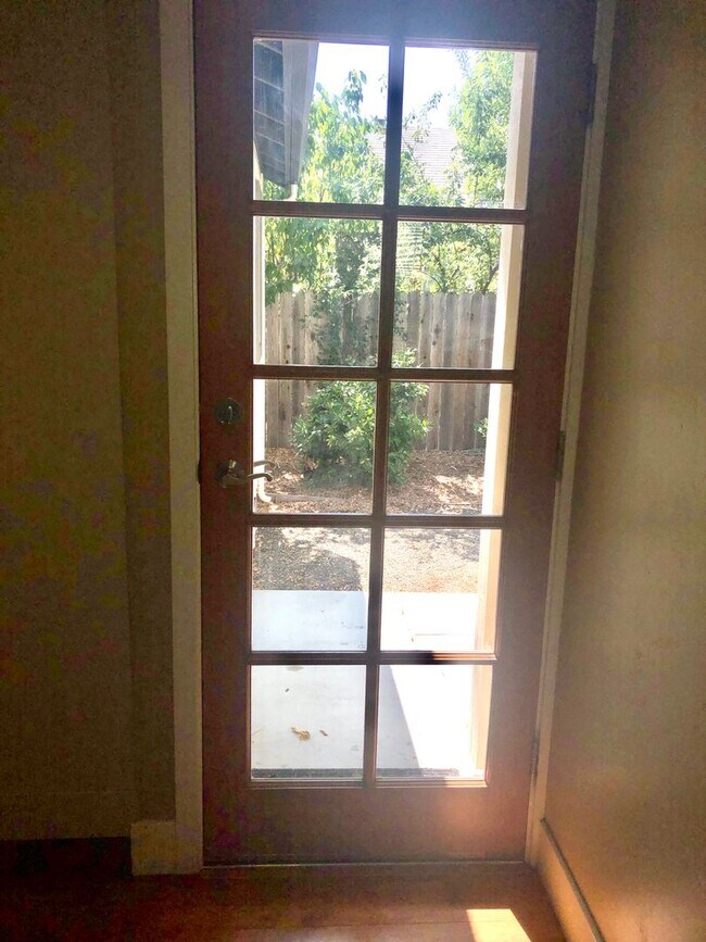 Building Photo - Recently renovated home near downtown Davis