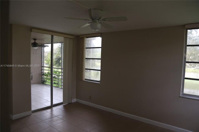 Building Photo - 1811 Sabal Palm Dr