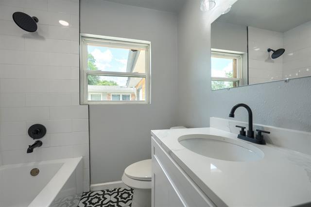 Building Photo - 2325 San Medina Ave