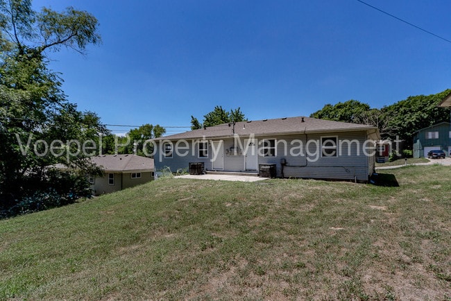 Building Photo - 2 Bedroom 1 Bath Remodeled KCK Duplex