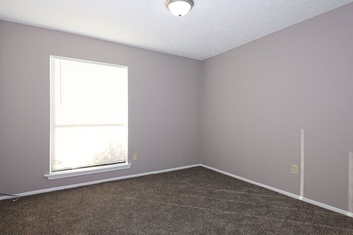 Building Photo - 232 Pinewood Dr