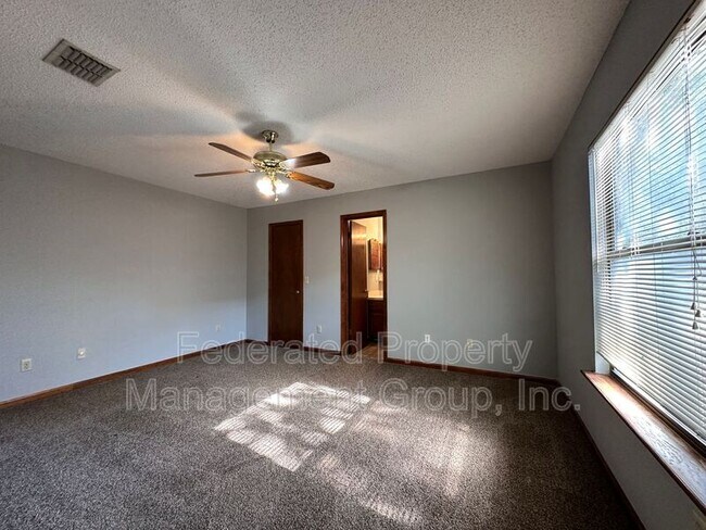 Building Photo - 3834 Windridge Ct