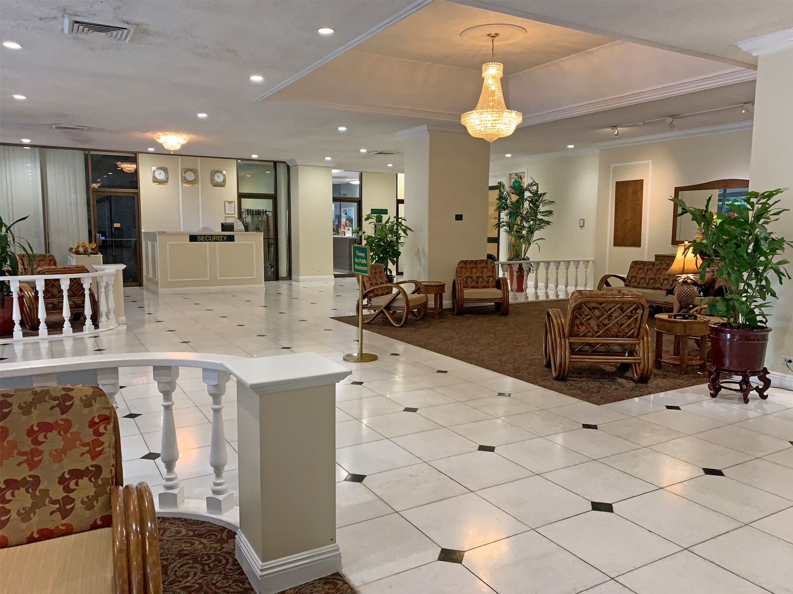 Building Photo - 2240 Kuhio Ave