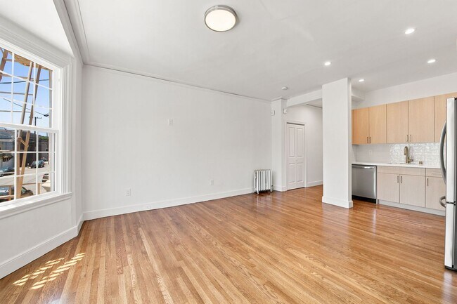 Building Photo - 1734 Greenwich St