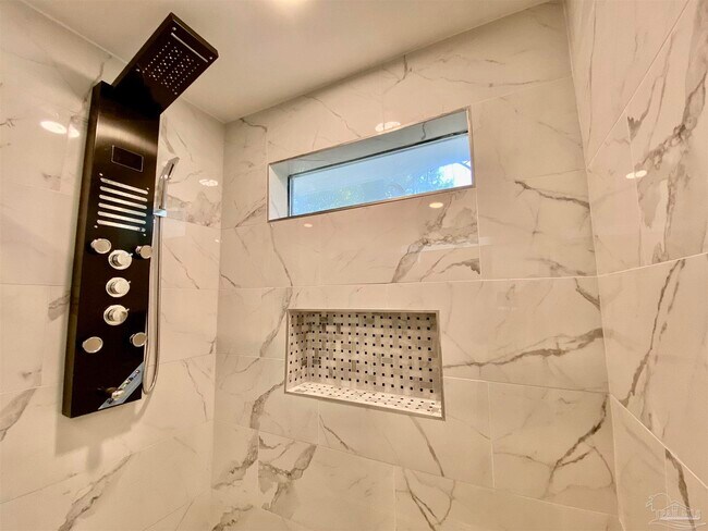 Building Photo - 402 Fairpoint Dr