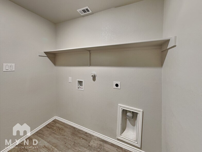 Building Photo - 7415 Twin Pine Ct