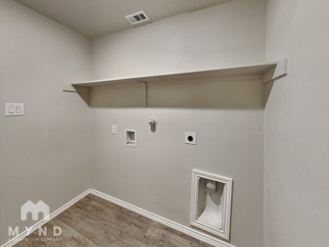 Building Photo - 7415 Twin Pine Ct