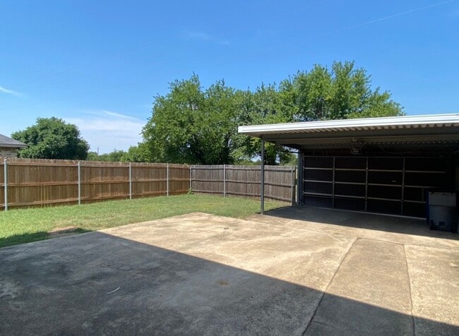 Building Photo - 2928 Stonycroft Dr