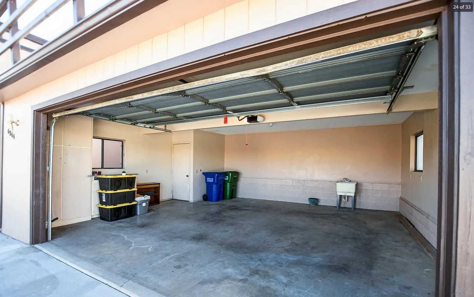 Building Photo - 4944 Summit Cir