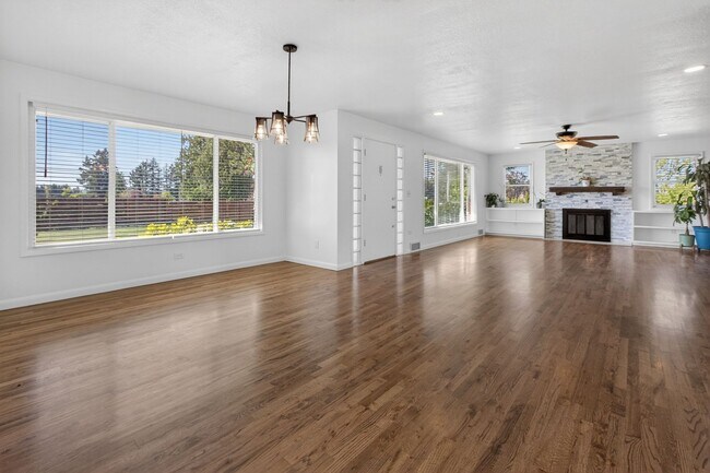 Building Photo - Stunning 4 bed + office, 4 bath rental home in Damascus!