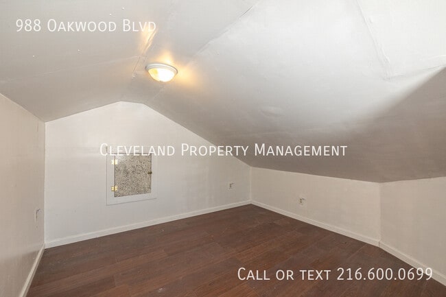 Building Photo - 988 Oakwood Blvd