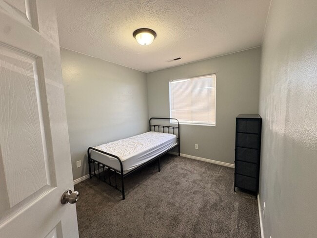 Building Photo - Furnished Housing