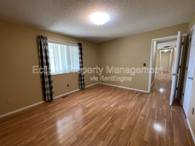 Building Photo - 626 Meadowood St