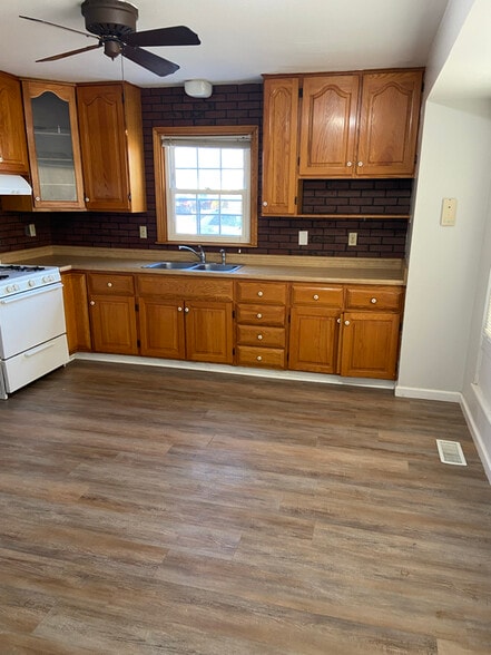 Building Photo - 3804 W Vinton Ave