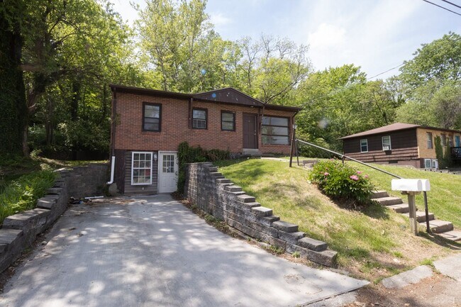 Building Photo - 1804 Sunrise Dr