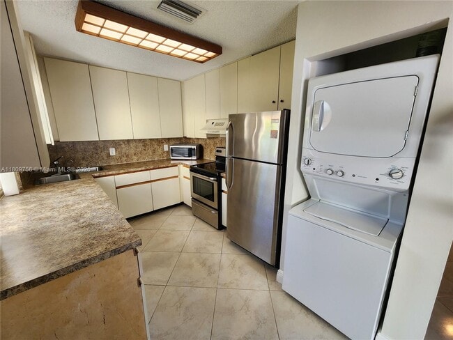 Building Photo - 1562 Springside Dr