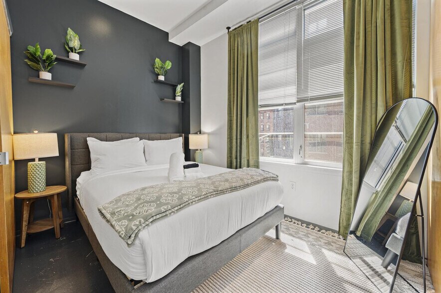 Building Photo - 160 E Berkeley St