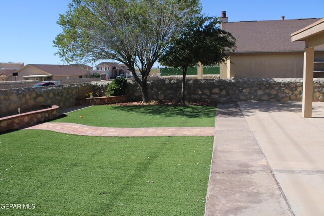 Building Photo - 12516 Twin Leaf Dr