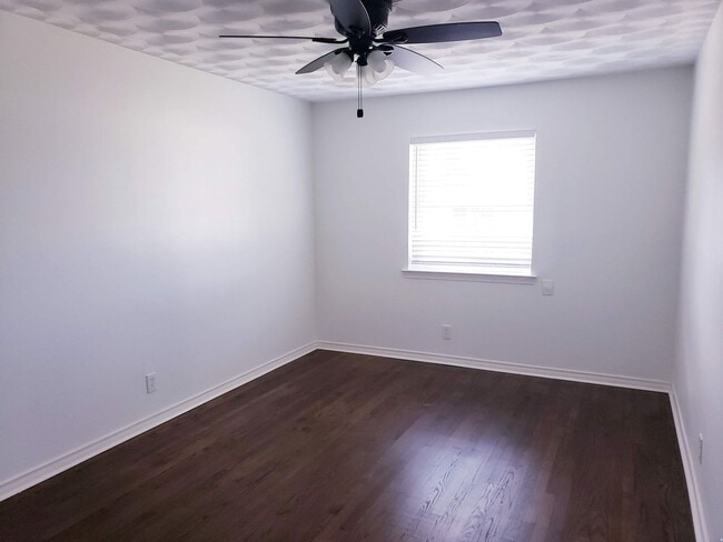 Building Photo - 2 Bedroom, 2 Bath Duplex in Lochwood