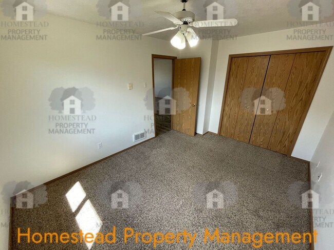 Building Photo - 545