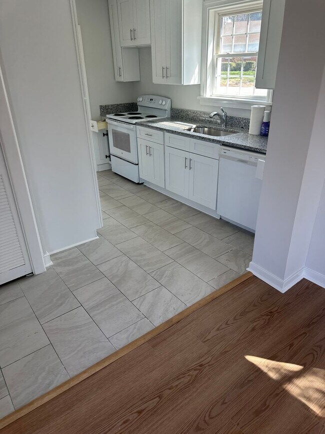 Building Photo - Renovated 3 bedroom 1 bath brick ranch