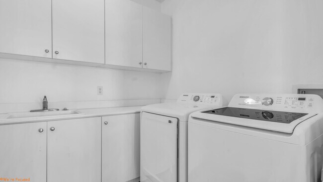 Building Photo - 2574 Windmill Way