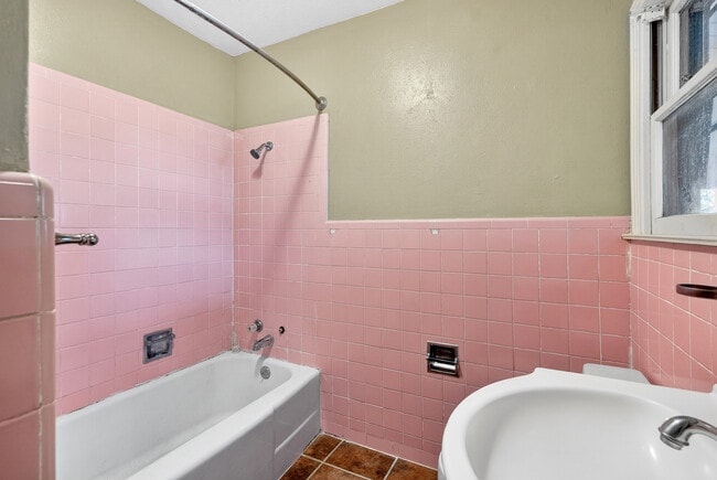 Building Photo - 1801 S 47th St