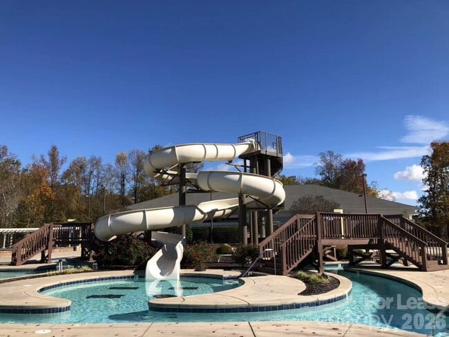 Building Photo - 5016 Britannia Blvd