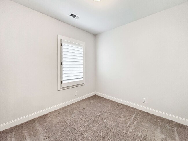 Building Photo - Beautiful 3 BR Townhome in Woodstock!