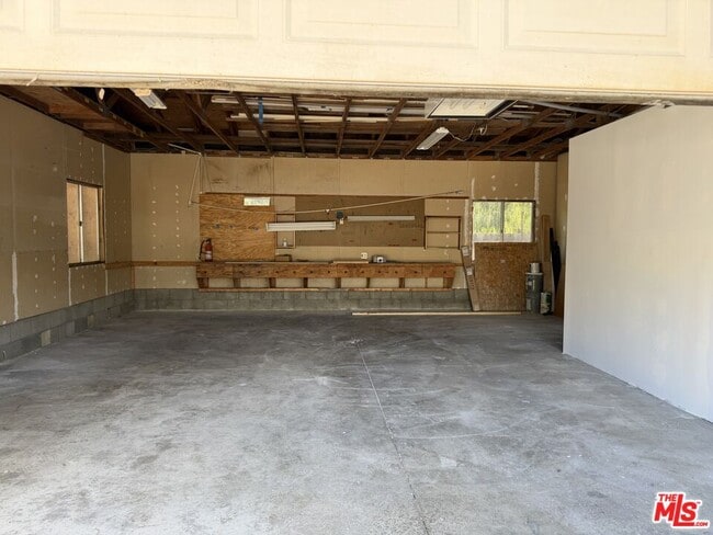 Building Photo - 8729 N Ventura Ave