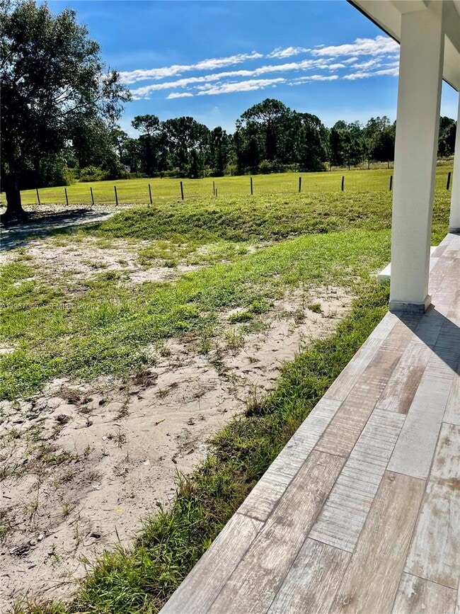 Building Photo - 435 N Quebrada St