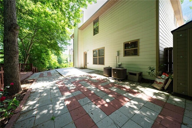 Building Photo - 715 Moonlight Way