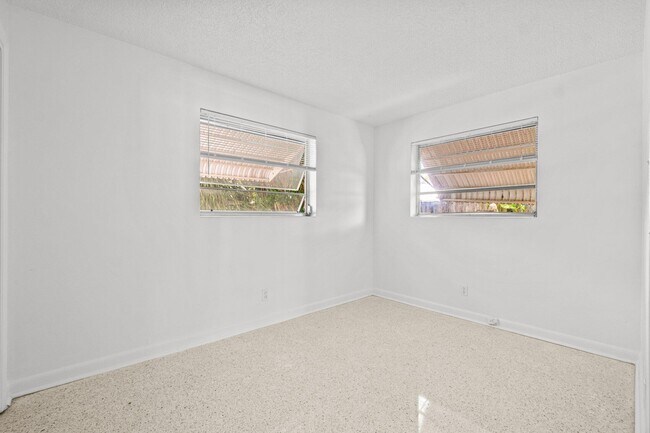 Building Photo - 211 Sunrise Ave