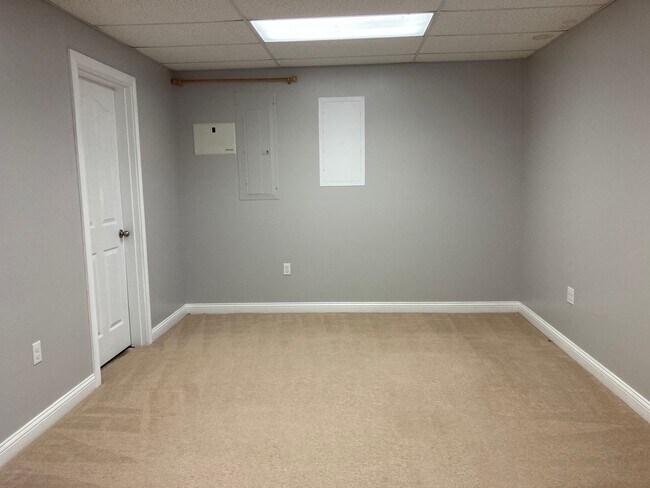 Building Photo - 100 Twin Lakes Dr