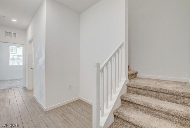 Building Photo - 5730 Sky Pointe Dr