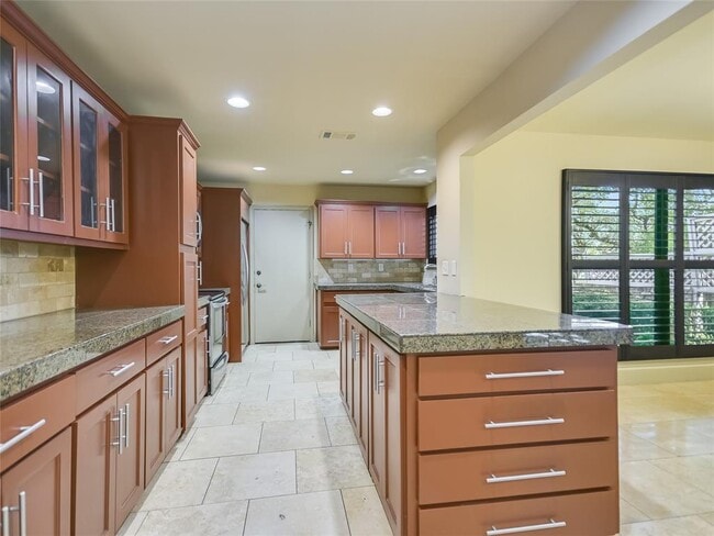 Building Photo - 8347 Summerwood Dr
