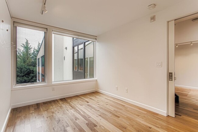 Building Photo - or Rent – Award-Winning Lair Hill Architec...