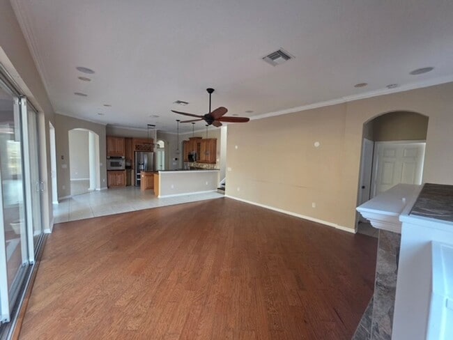 Building Photo - Beautiful and Spacious