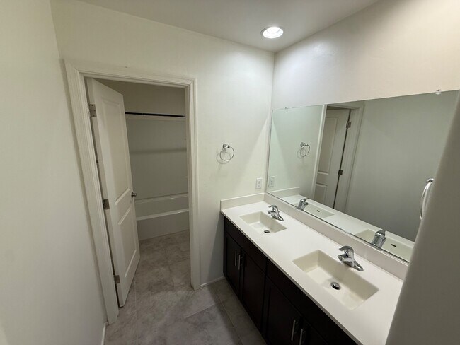 Building Photo - 7295 S Via Tierra Mesa