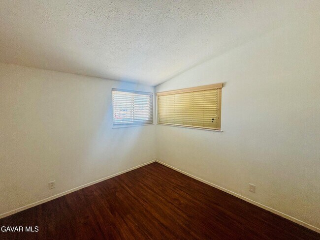 Building Photo - 38416 Pond Ave
