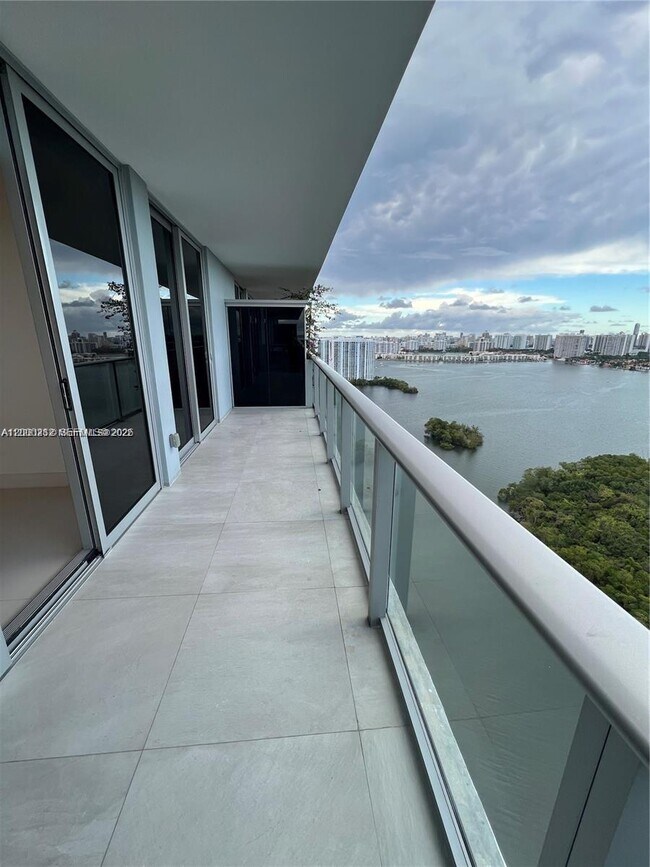 Building Photo - 16385 Biscayne Blvd