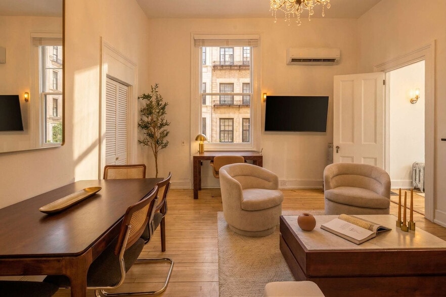 Building Photo - 3 E 9th St