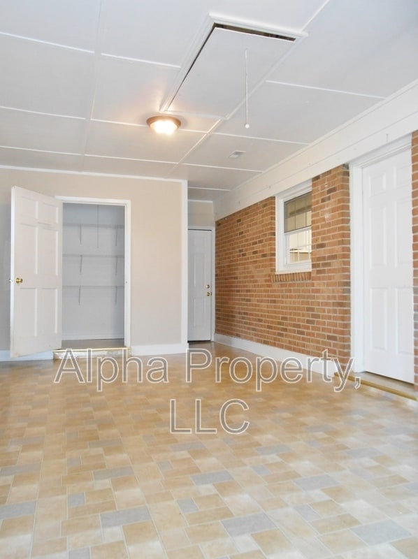 Building Photo - 20 Clearfield Rd