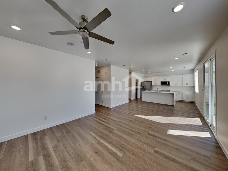 Building Photo - 20177 W Thomas Rd